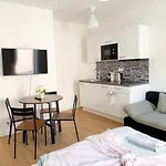 Apartamento Free Parking With Grand Terrace Praga