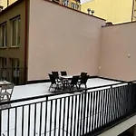 Free Parking With Grand Terrace Lägenhet *