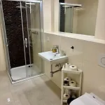 Free Parking With Grand Terrace Apartmán