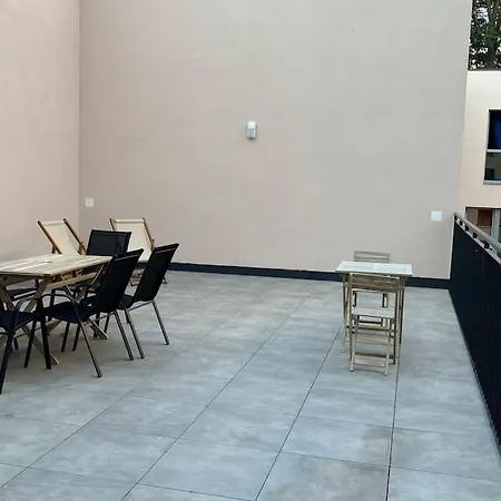 Free Parking With Grand Terrace Lägenhet *